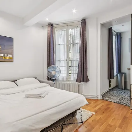 Appartement Champs de Mars - Ecole Militaire by B'Your Home